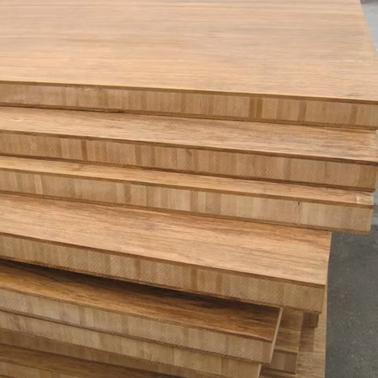 Pannelli in compensato di bambù intrecciato in spiaggia